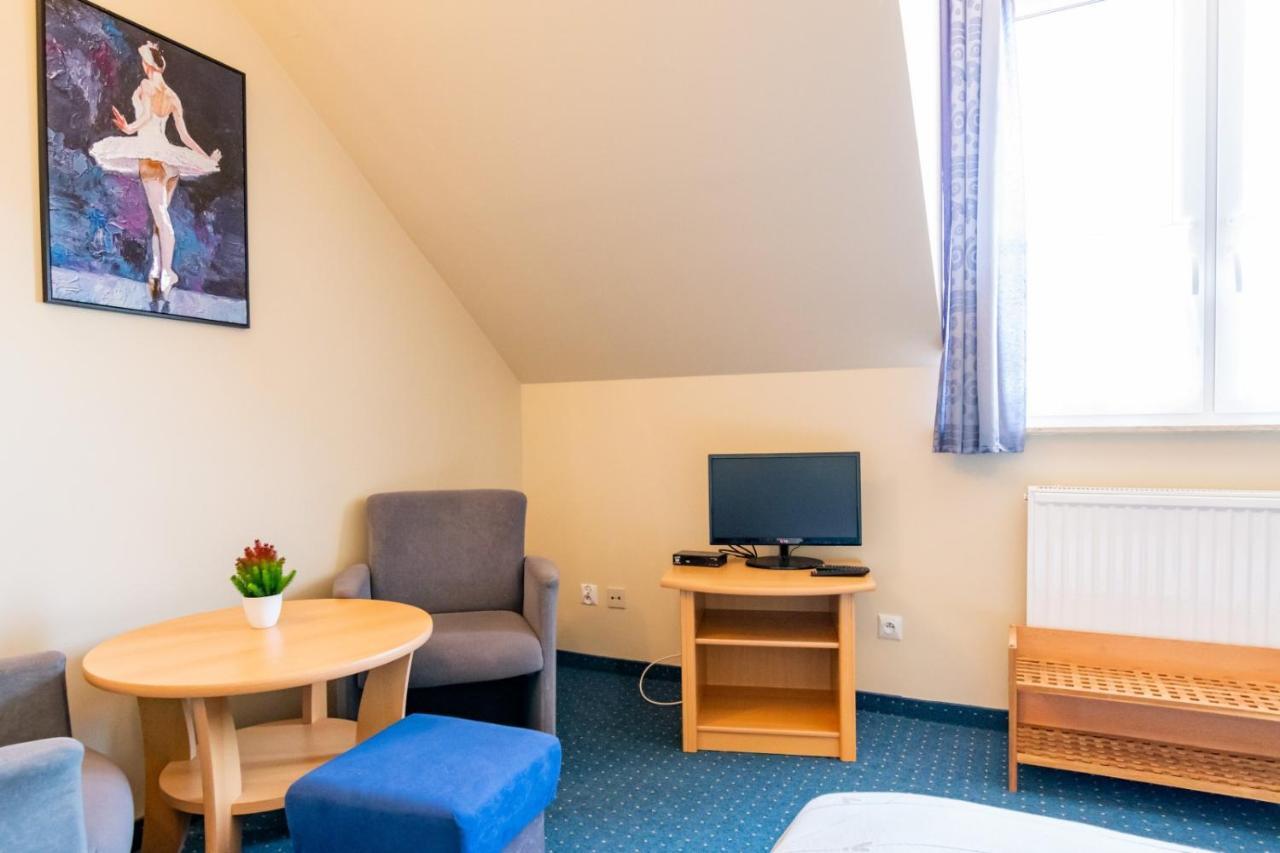 Pod Platanem Hotel Rowy  Ngoại thất bức ảnh